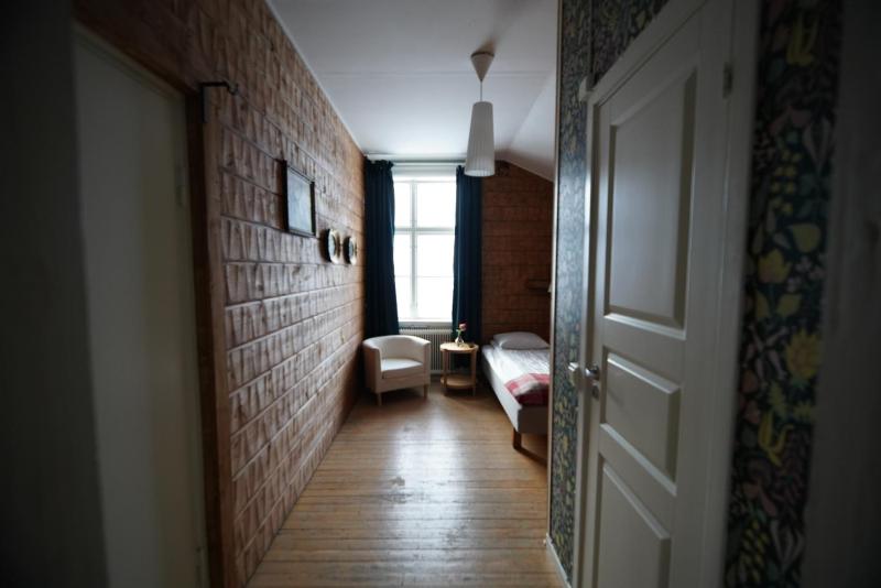 Single Room image 4