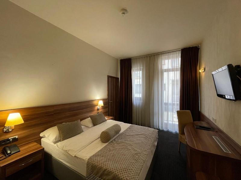 Superior Double Room image 3