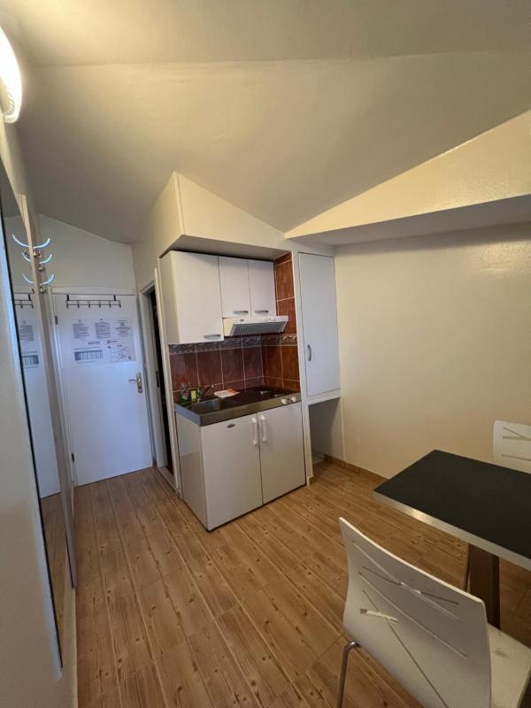 Studio with Balcony image 4