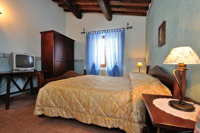 One-Bedroom Apartment image 3