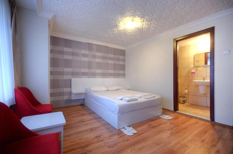 Standard Single Room image 3