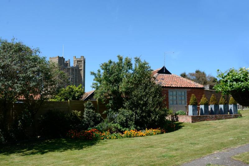 Crown and Castle - image 9