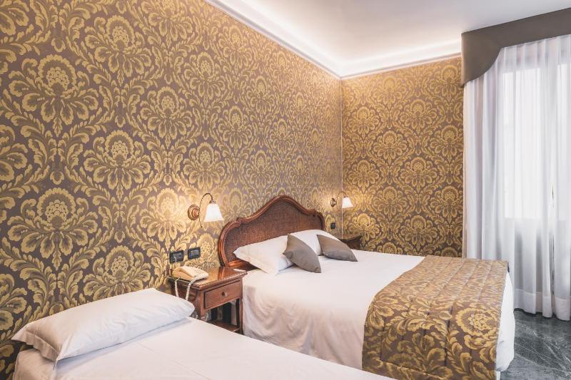 Superior Triple Room with Balcony - Annex image 4