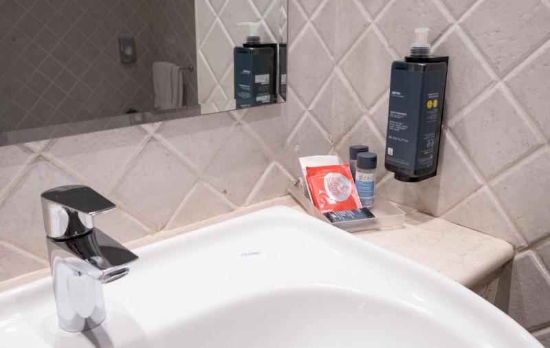 Classic Triple Room image 4