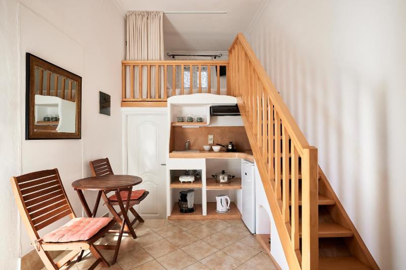 Studio Apartment image 4