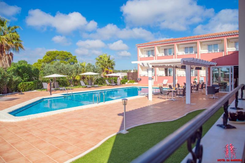 Twin Room with Pool View image 1