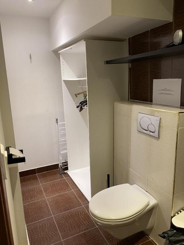 Studio with mezzanine image 2