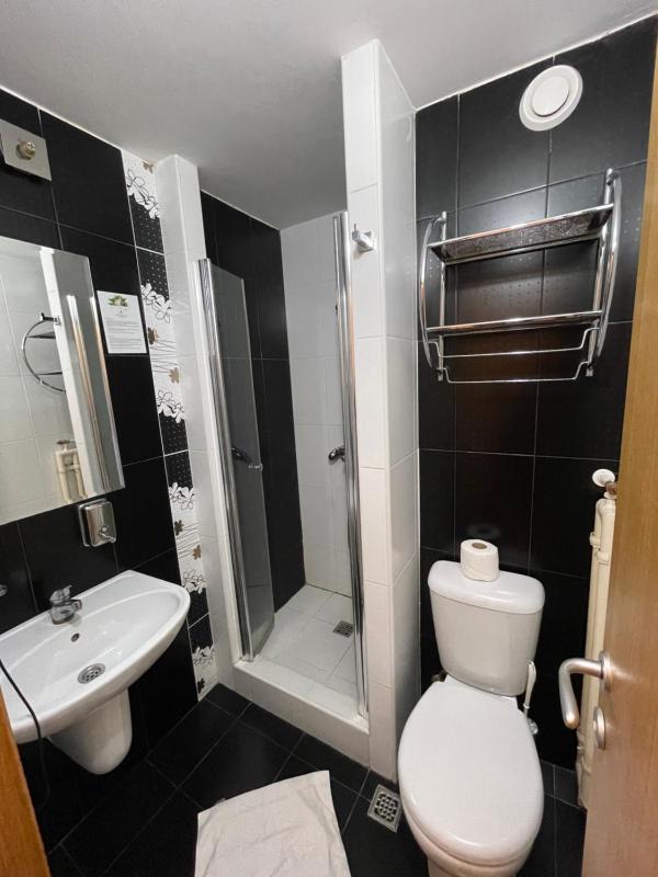 Quadruple Room with Mountain View image 3