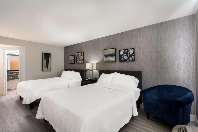 Queen Room with Two Queen Beds image 2