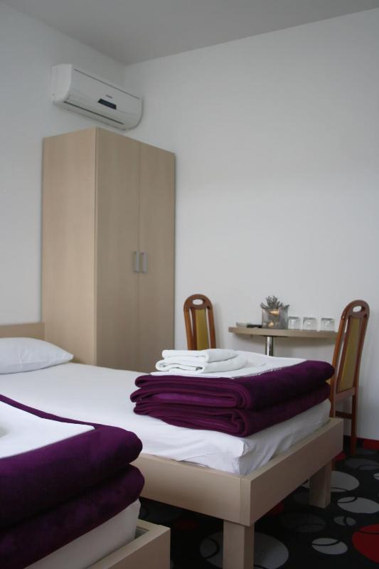 Standard Triple Room image 3