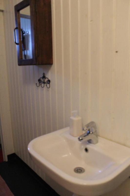 Twin Room with Shared Bathroom image 3