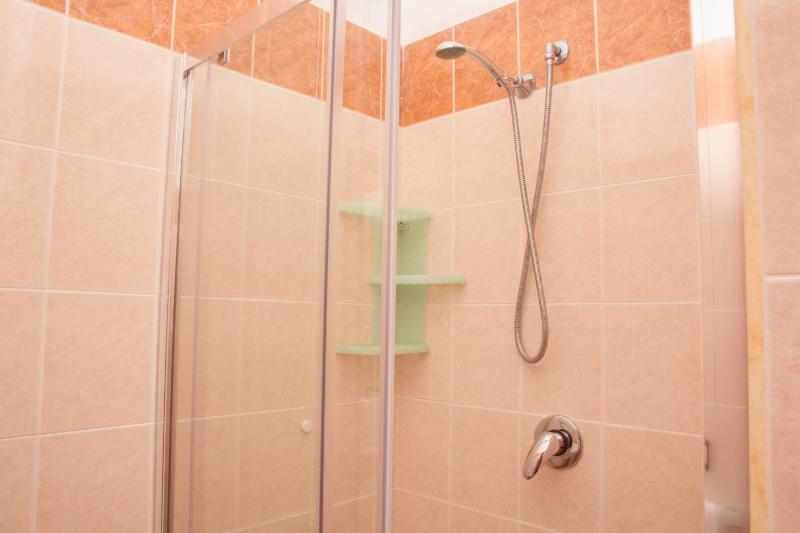 Standard Quadruple Room image 4