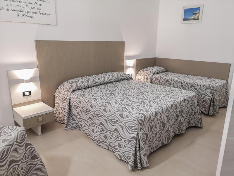 Standard Quadruple Room image 1