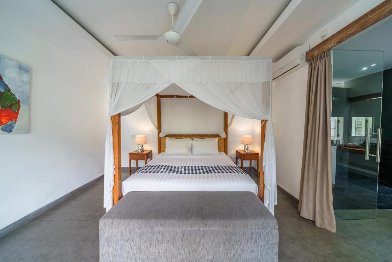 Villa Paloma - Chic Tropical Garden Villa with Outdoor Pool - image 23