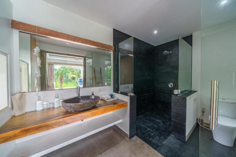 Villa Paloma - Chic Tropical Garden Villa with Outdoor Pool - image 3