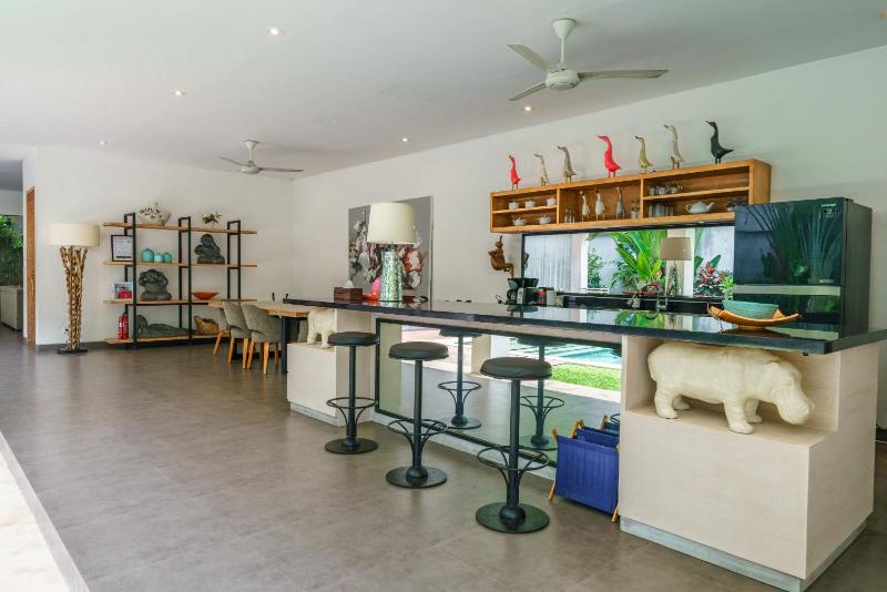 Villa Paloma - Chic Tropical Garden Villa with Outdoor Pool - image 25