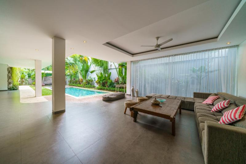 Villa Paloma - Chic Tropical Garden Villa with Outdoor Pool - image 33
