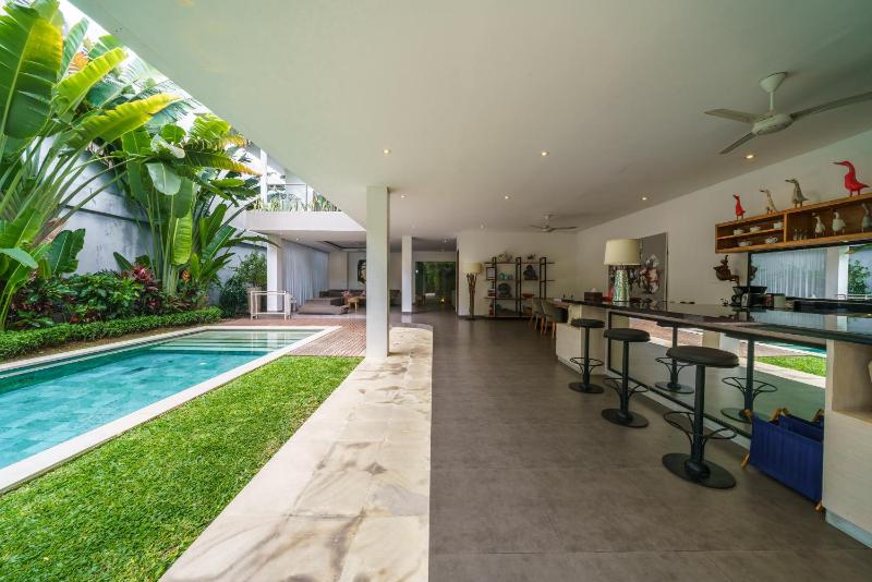 Villa Paloma - Chic Tropical Garden Villa with Outdoor Pool - image 26