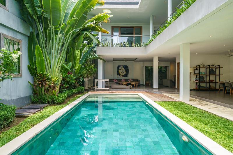 Villa Paloma - Chic Tropical Garden Villa with Outdoor Pool - image 34
