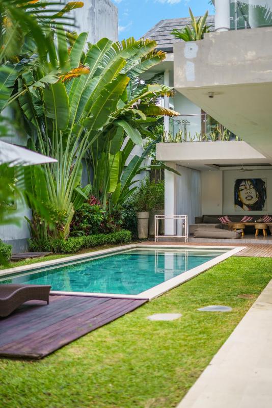 Villa Paloma - Chic Tropical Garden Villa with Outdoor Pool - image 31