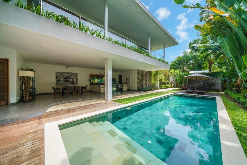 Villa Paloma - Chic Tropical Garden Villa with Outdoor Pool - image 32