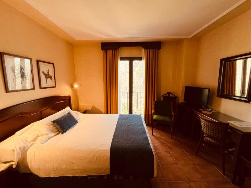 Double or Twin Room with Extra Bed image 4