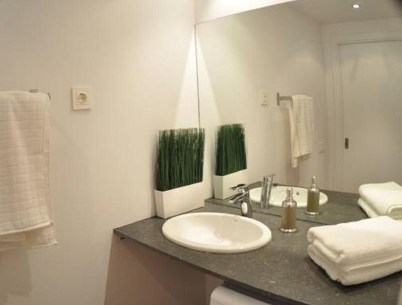 Two-Bedroom Apartment with Balcony - Penthouse image 2