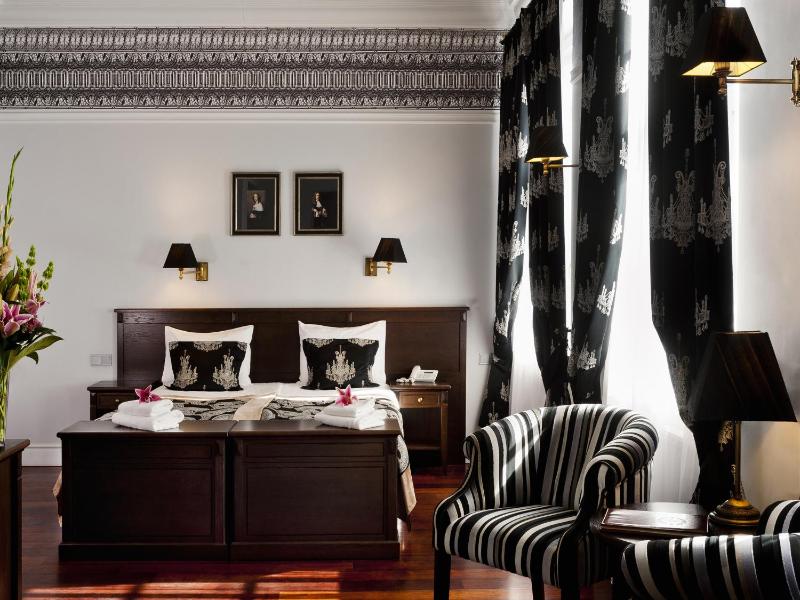 Superior Double or Twin Room with City View image 3