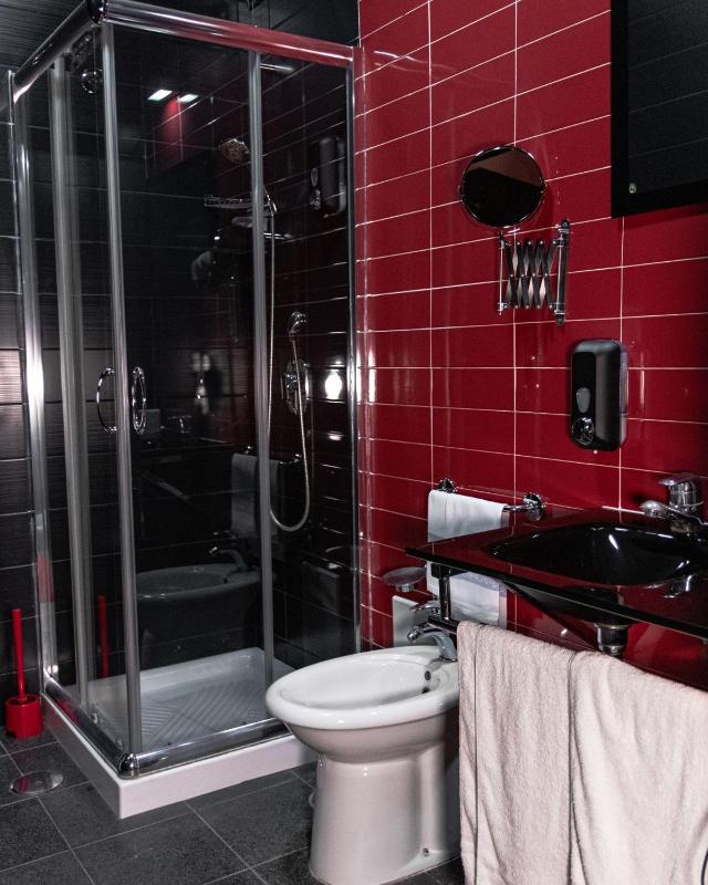 Deluxe Double Room image 3