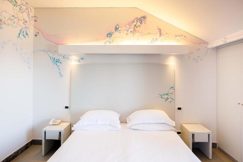 Double Room image 1