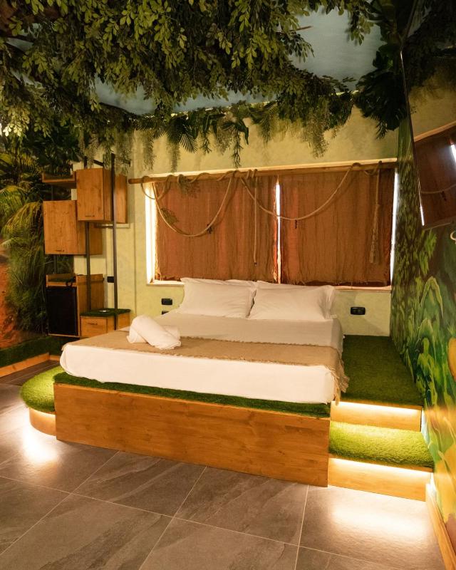 King Suite with Spa Bath image 1