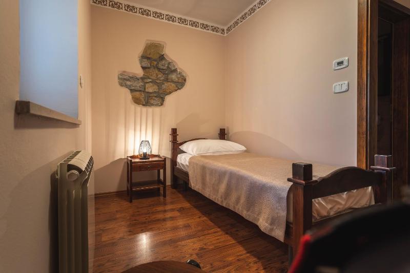 Single Room image 4