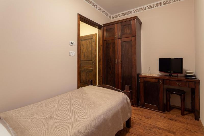 Single Room image 3