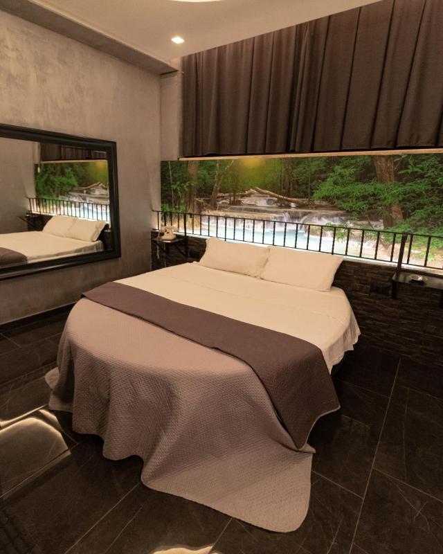 Double Room image 4