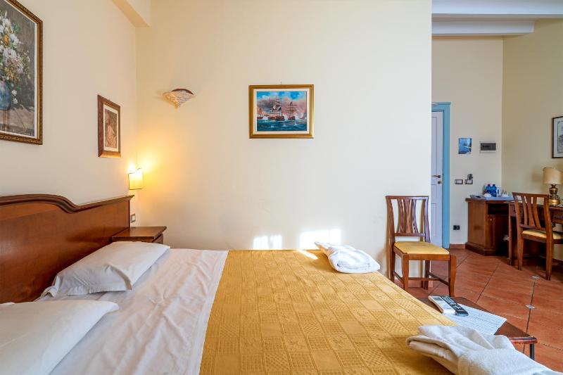 Superior Triple Room with Sea View image 1