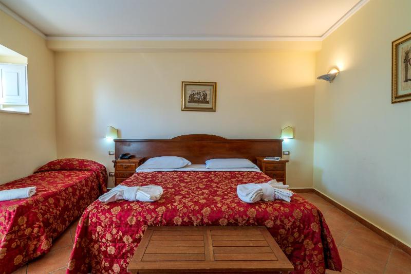 Superior Triple Room image 1