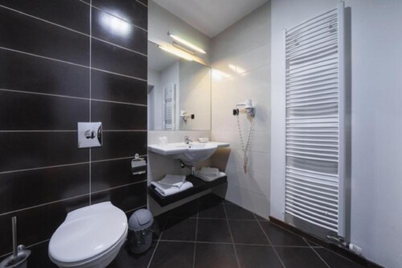 Deluxe Double Room with Shower image 3