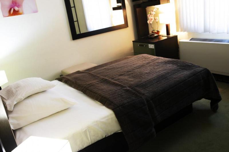Standard Single Room image 3