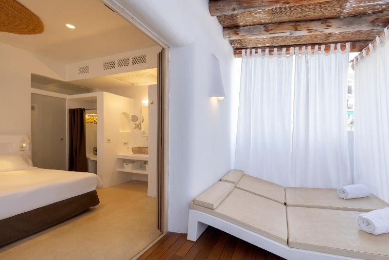 Superior Double Room image 3