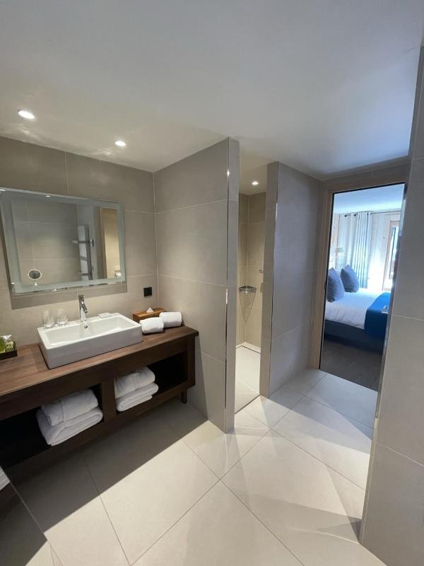 Deluxe Double Room image 2