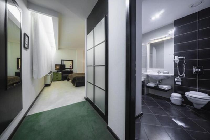 Standard Double Room image 4