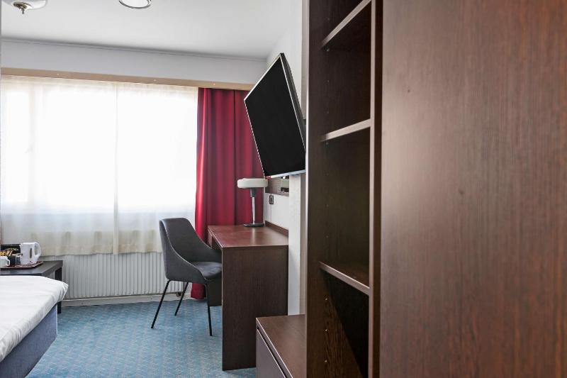 Economy Twin Room - Non-Smoking image 1