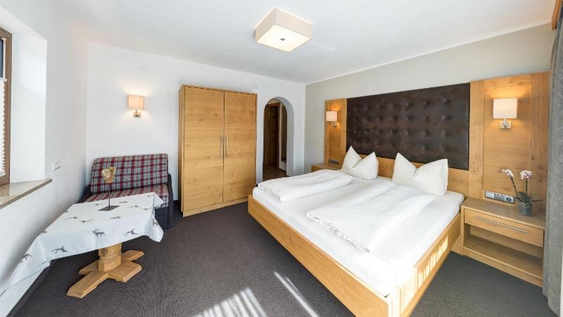 Luxury Two-Bedroom Apartment with Balcony image 1