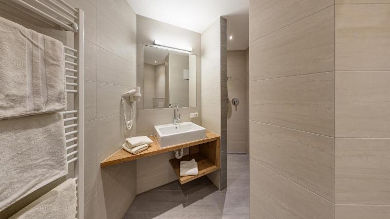 Double Room with Balcony image 2