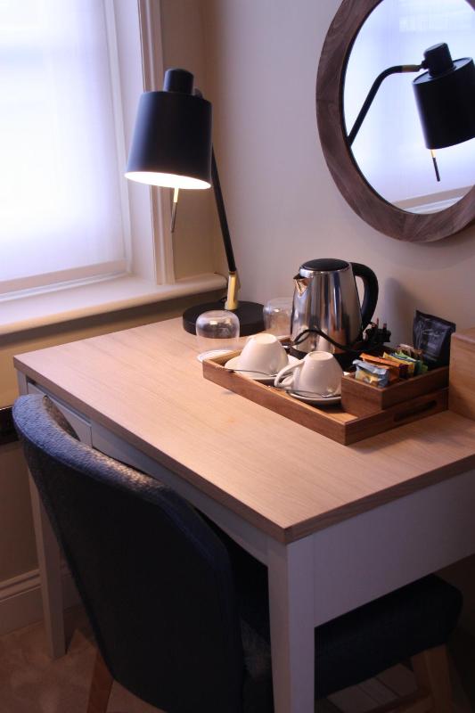 Classic Double Room image 4