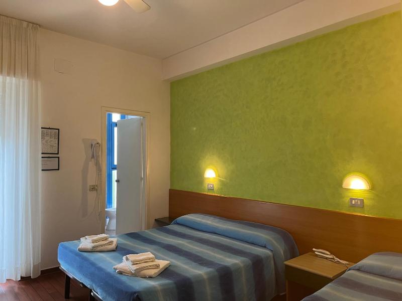 Double or Twin Room image 3
