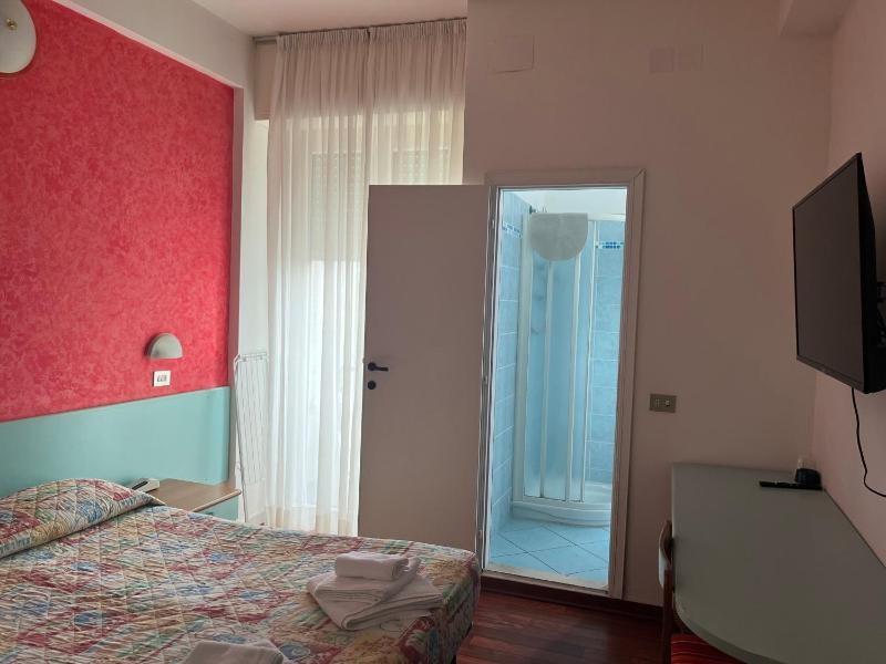 Single Room image 3