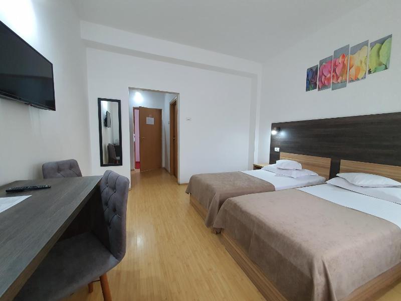 Twin Room image 1