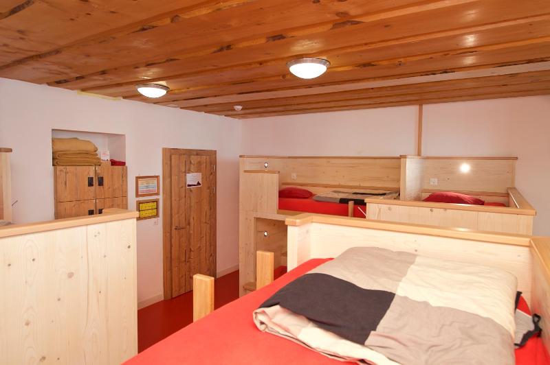 Bed in Female Premium Dormitory Room - WOMEN ONLY image 1