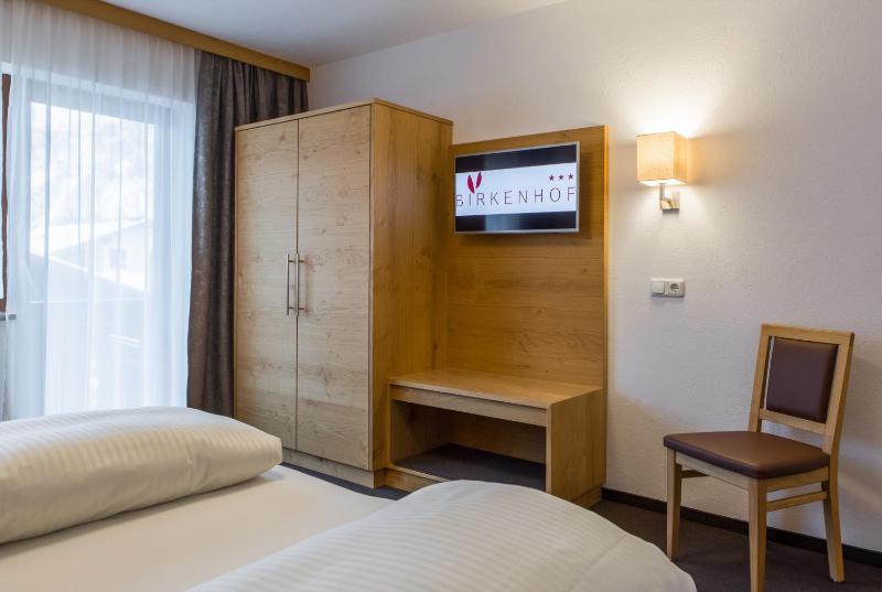 Luxury Two-Bedroom Apartment with Balcony image 4